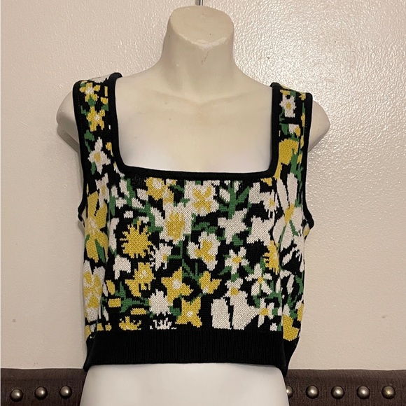 🚨LOST + WANDER NWOT Tropical Daydream Crop Top color BLACK-YELLOW-FLORAL - Picture 3 of 4
